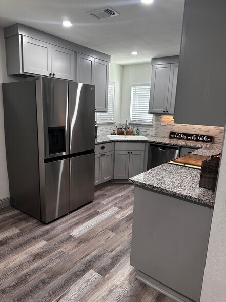 More Photos Of 104 E Main St, Johnson City Loft Creative Space For Lease