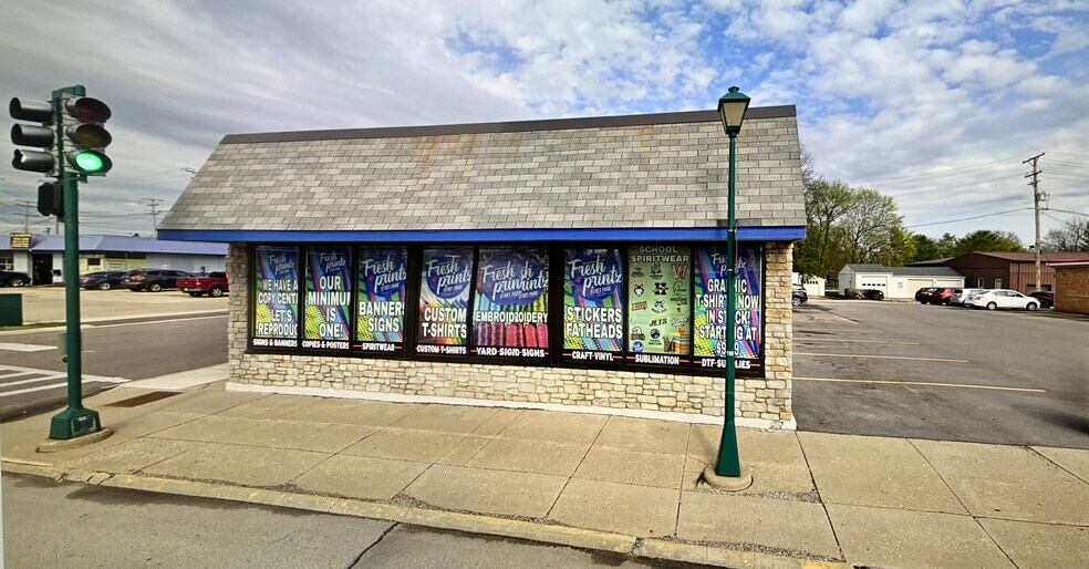 Primary Photo Of 5545 N 2nd St, Loves Park Freestanding For Lease