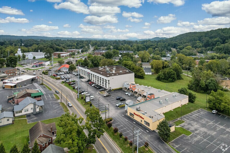 More Photos Of 3018-3028 Tazewell Pike, Knoxville Unknown For Lease