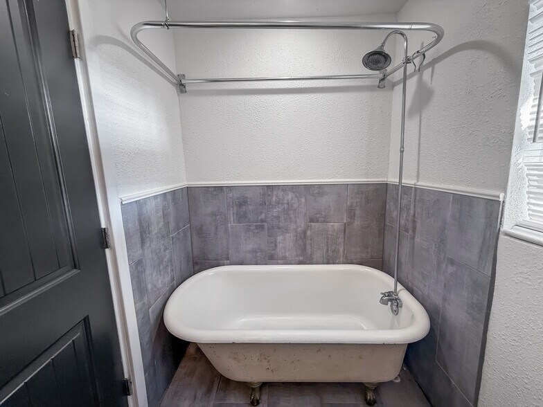 More Photos Of 703 E Main St, Little River Academy Flex For Sale