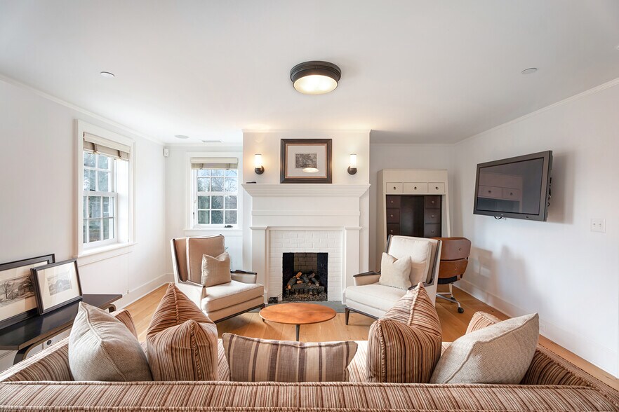 39 Lumber Ln, Bridgehampton, NY 11932 Office Residential For Sale