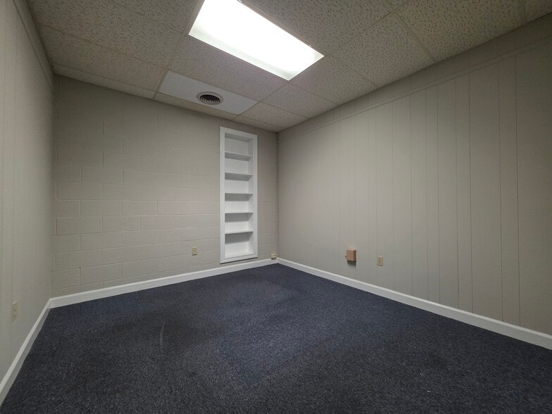 More Photos Of 404 St Andrews Dr, Greenville Office For Lease