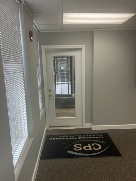 More Photos Of 1355 Wilhelm Rd, Mundelein Warehouse For Lease