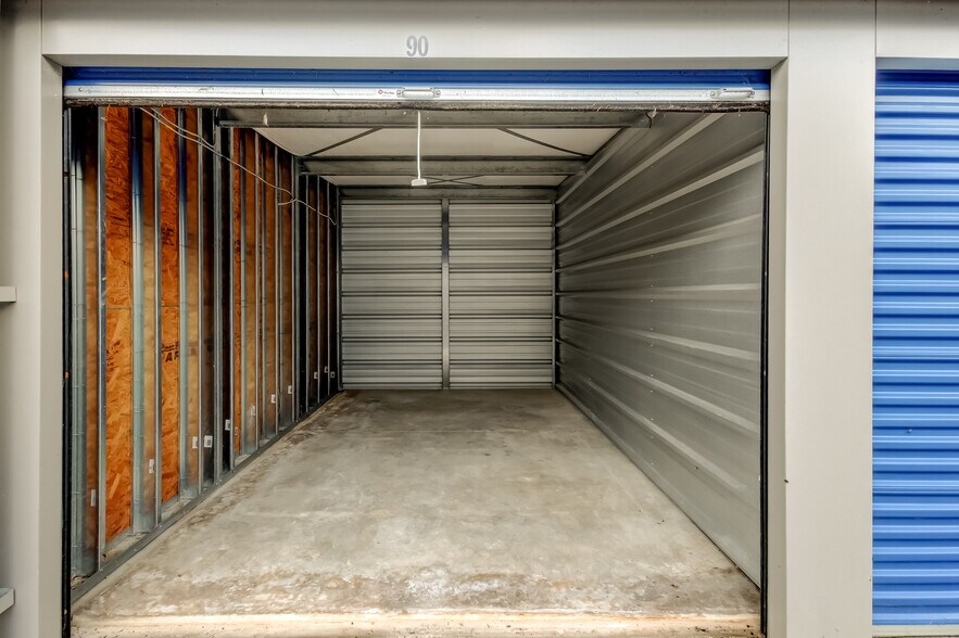 More Photos Of 921 E Norvell Bryant Hwy, Hernando Self Storage For Sale