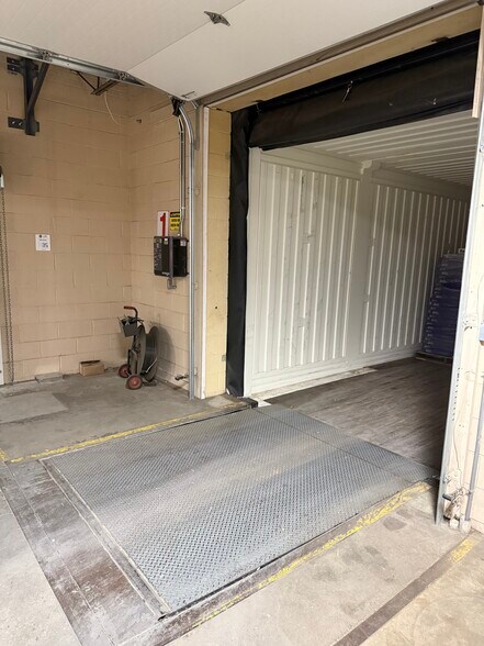 More Photos Of 350 Kindig Ln, Hanover Manufacturing For Lease