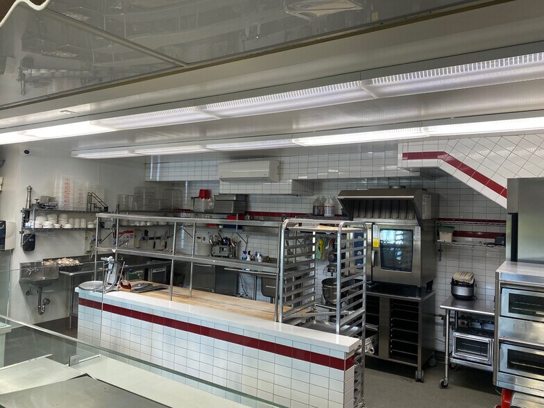 More Photos Of 945 S Boyle Ave, Los Angeles Restaurant For Lease