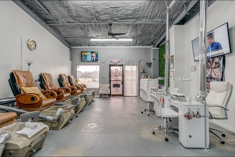 More Photos Of 7819 S Pipers Creek, San Antonio Freestanding For Sale