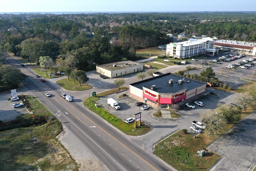 More Photos Of 1501 N Howe St, Southport Freestanding For Sale
