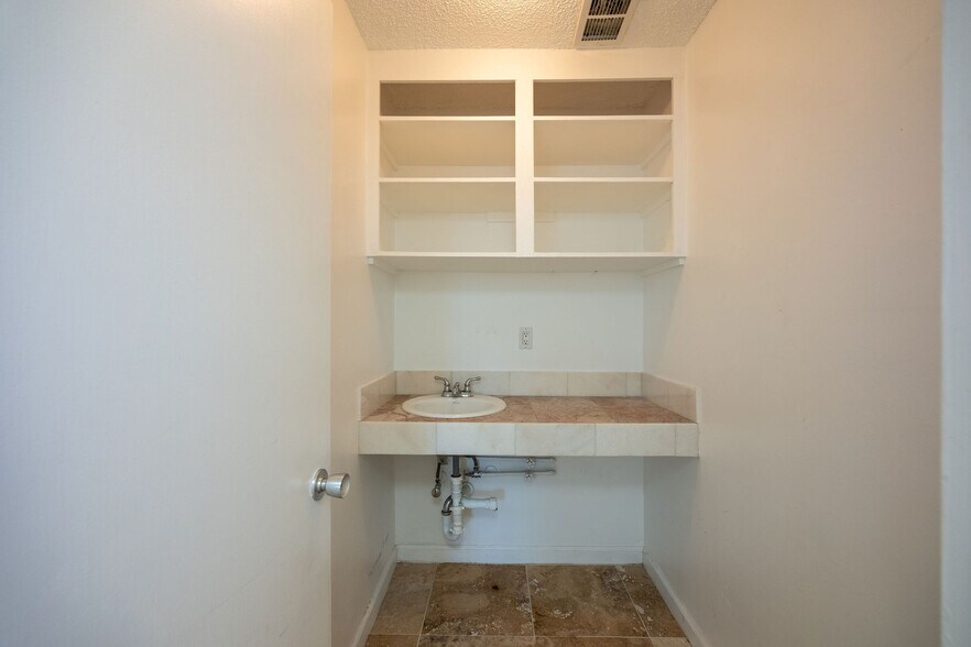 More Photos Of 667-669 Crespi Dr, Pacifica Medical For Sale