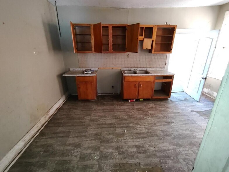 More Photos Of 1310 Bleecker St, Utica Apartments For Sale