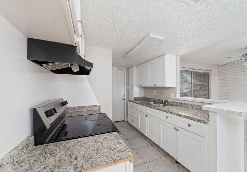 More Photos Of 8100 Leonora St, Houston Apartments For Sale