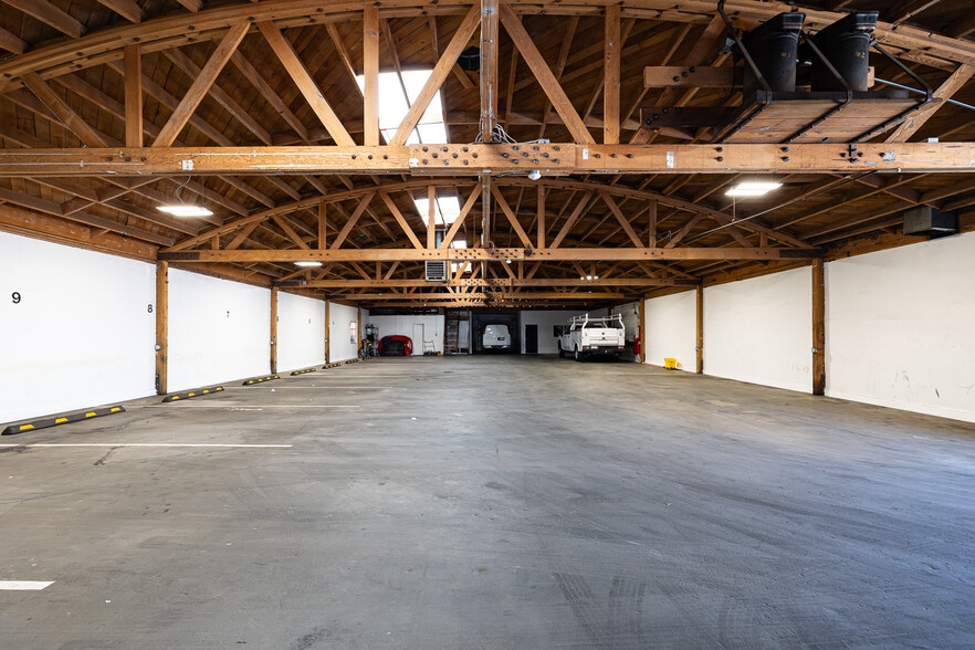 More Photos Of 821 W Olive St, Inglewood Warehouse For Lease