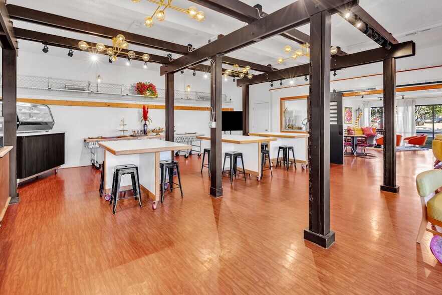 More Photos Of 2606 S Texas Ave, Bryan Restaurant For Sale