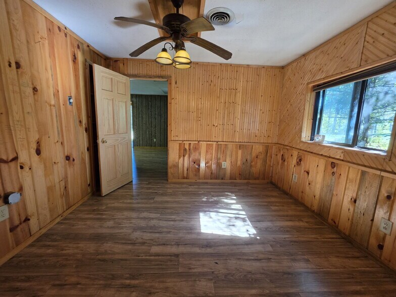 More Photos Of N12757 Rindahl Valley Rd, Osseo Warehouse For Lease
