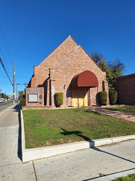 Primary Photo Of 4609 E Illinois Ave, Fresno Religious Facility For Sale