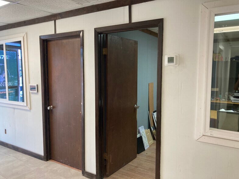 More Photos Of 4763 Broom St, San Antonio Warehouse For Lease