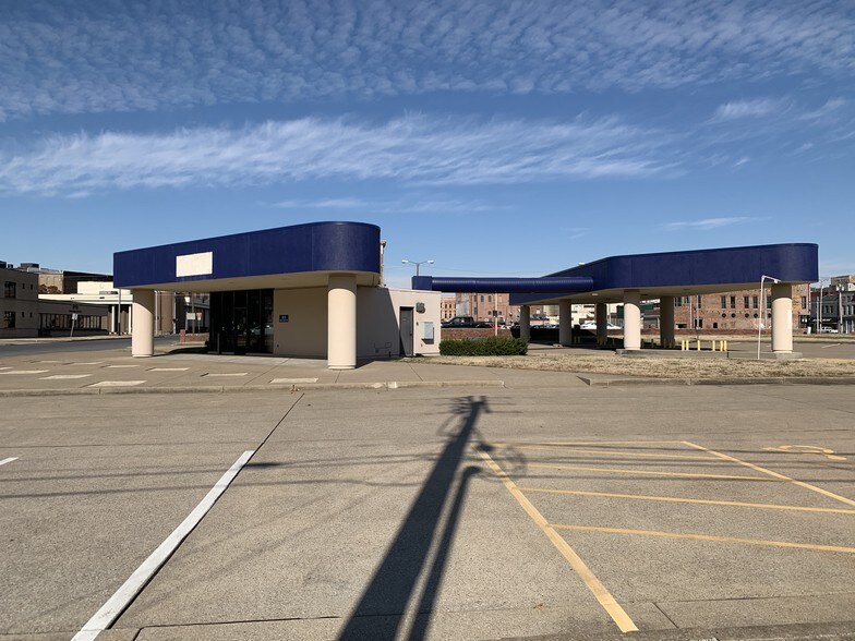 More Photos Of 325 Washington St, Paducah Bank For Lease