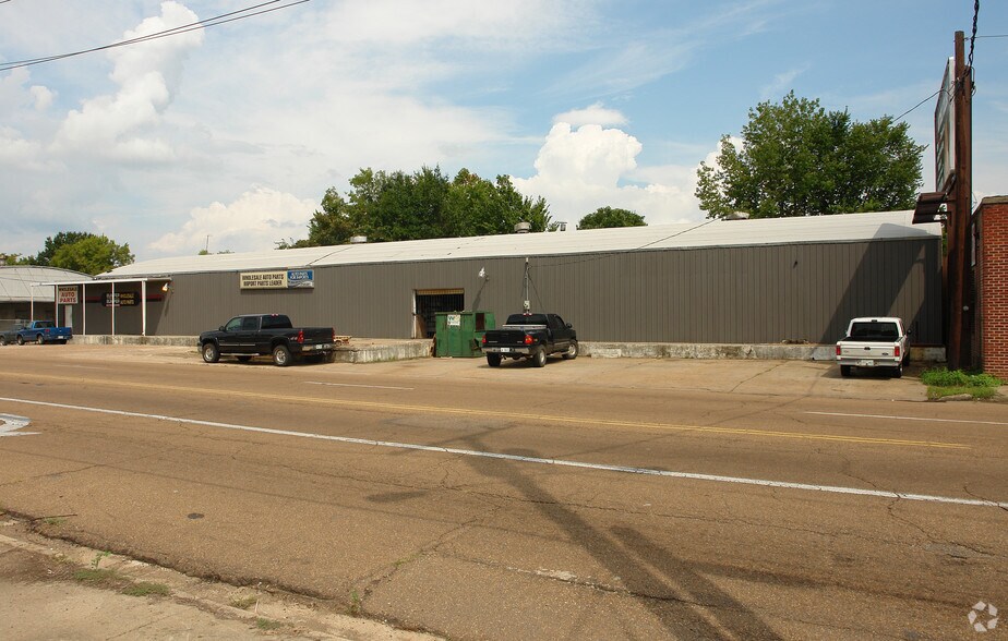More Photos Of 950 S Gallatin St, Jackson Industrial For Lease