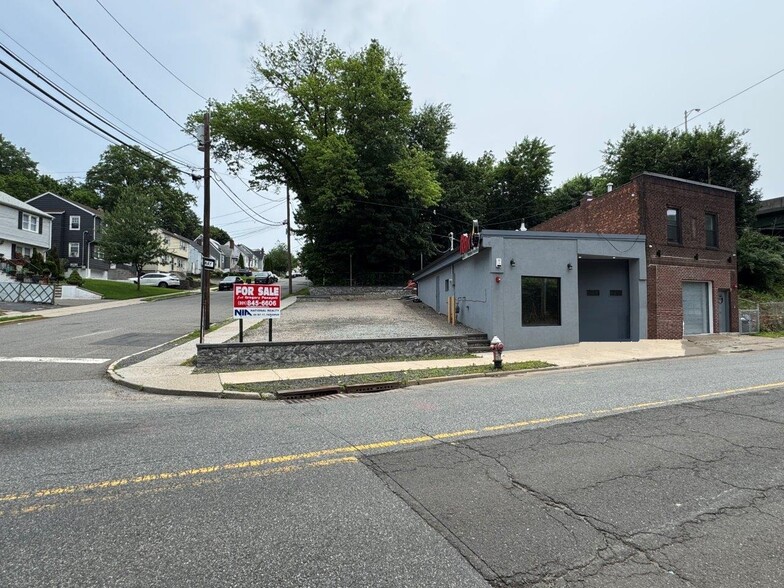 Primary Photo Of 219 Railroad Ave, Ridgefield Park Warehouse For Sale