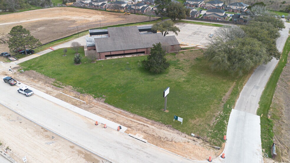More Photos Of 25100 FM 2100 Rd, Huffman Bank For Lease