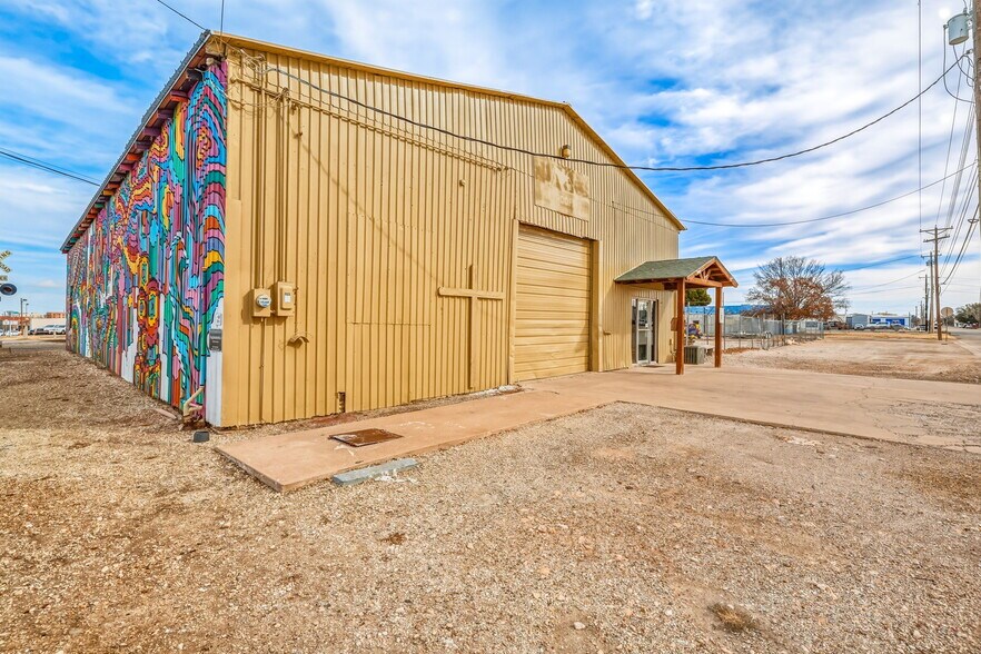 More Photos Of 26 W Washington Dr, San Angelo Warehouse For Sale