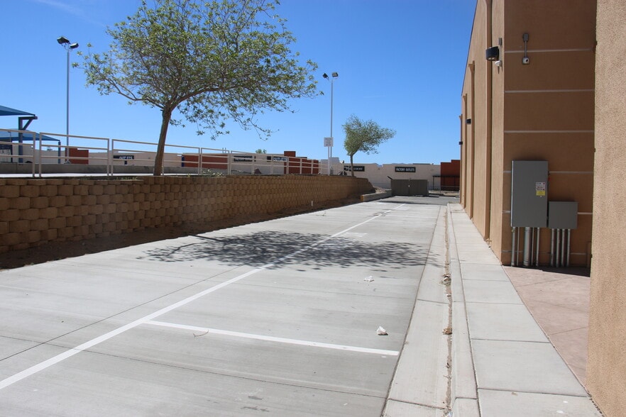 More Photos Of 2560 High Point Pky, Barstow Fast Food For Lease