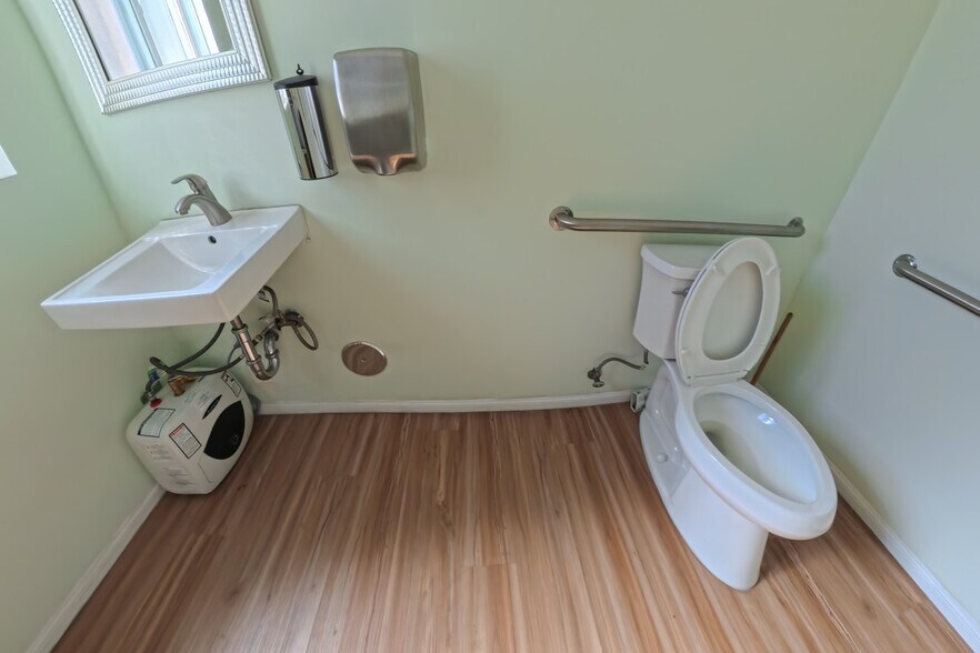 More Photos Of 13624 San Antonio Dr, Norwalk Office For Sale