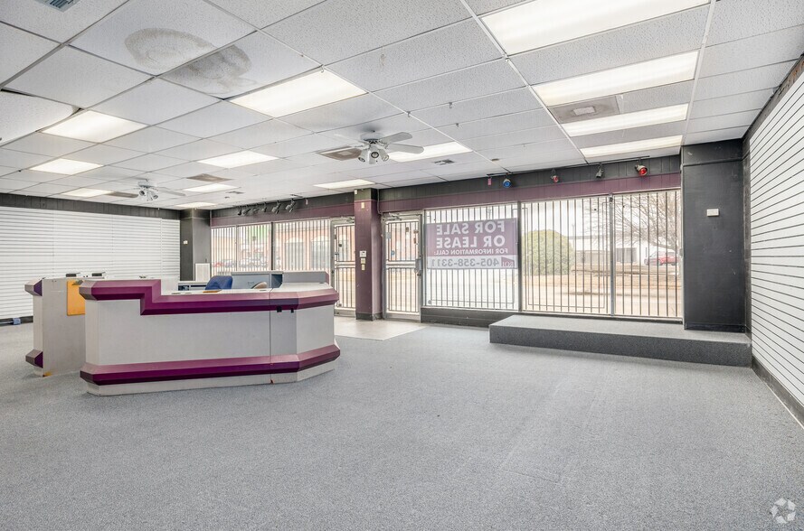 More Photos Of 317 W Gray St, Norman Storefront For Lease