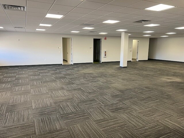 More Photos Of 2985 S Ridge Rd, Green Bay Medical For Lease