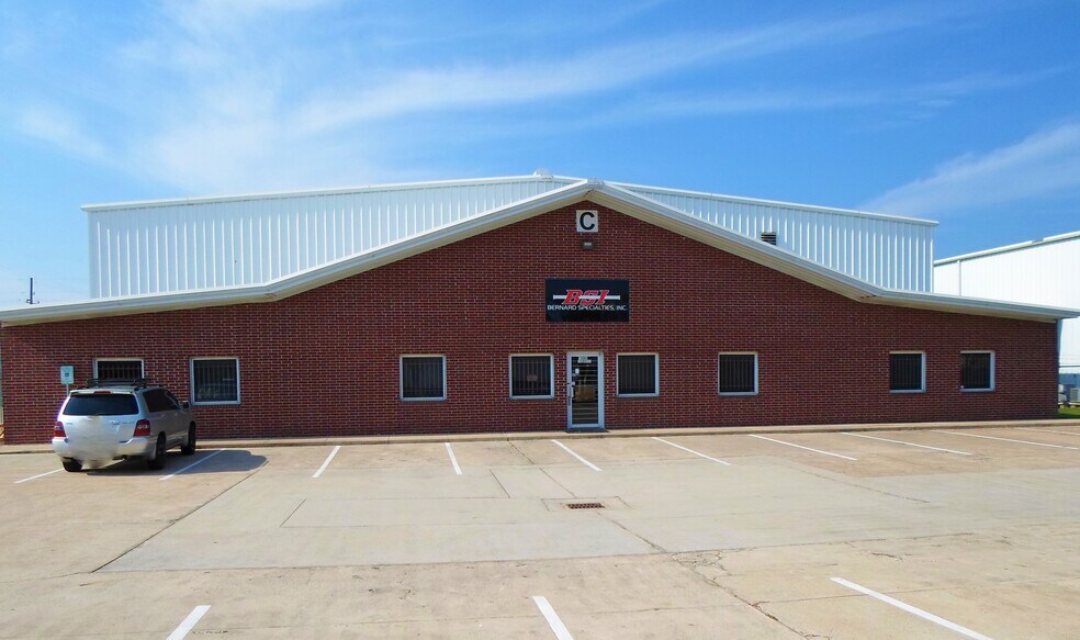 More Photos Of 11875 W Little York Rd, Houston Unknown For Lease