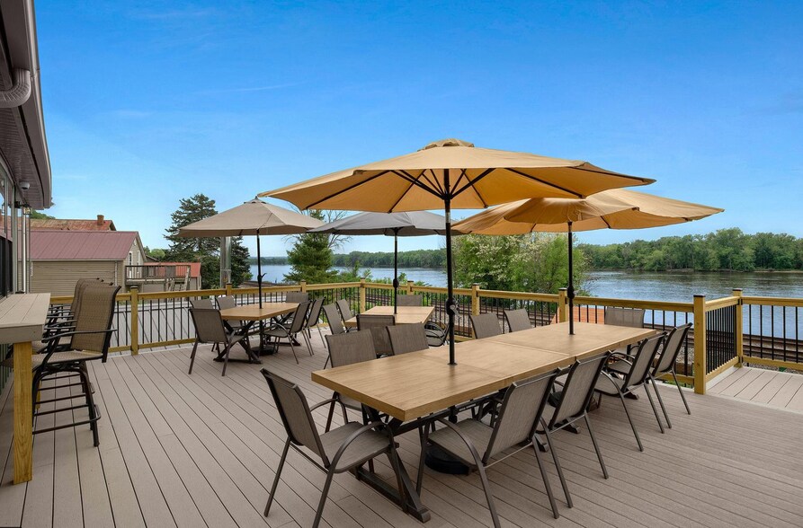 More Photos Of 115 N Shore Dr, Fountain City Restaurant For Sale