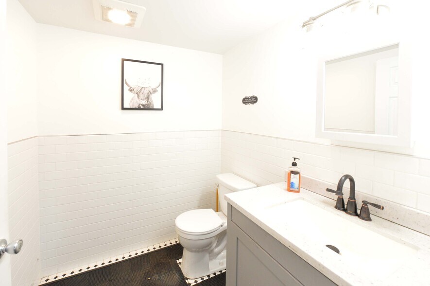 More Photos Of 20 Franklin Tpke, Mahwah Industrial For Lease