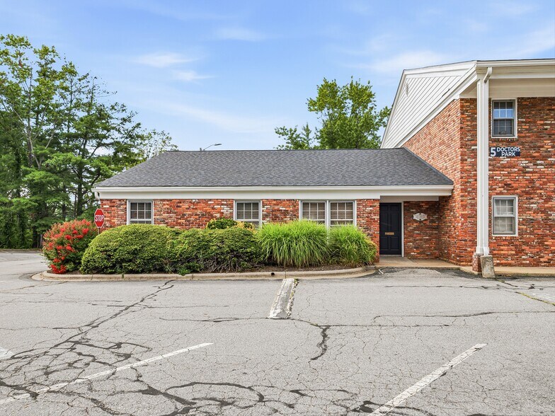 More Photos Of 5 Doctors Park, Asheville Medical For Lease
