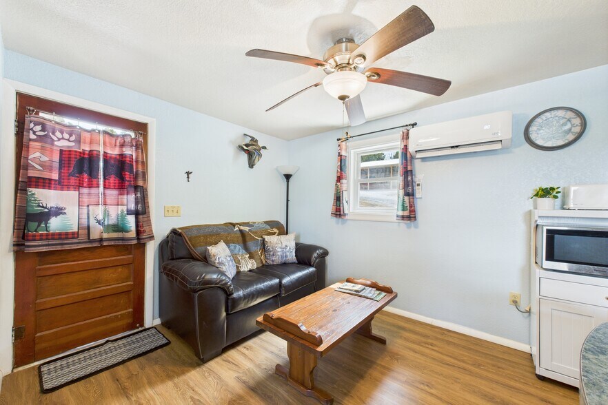 More Photos Of 141 County Road 851, Elizabeth Hotel For Sale