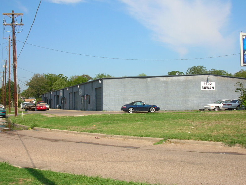 Primary Photo Of 1602 Rowan Ave, Dallas Flex For Lease