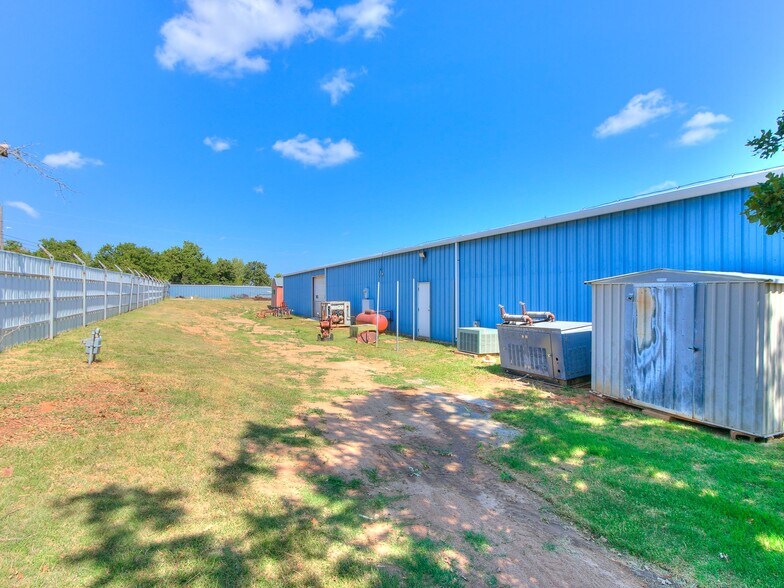 More Photos Of 3025 Westminster Rd, Nicoma Park Light Manufacturing For Sale