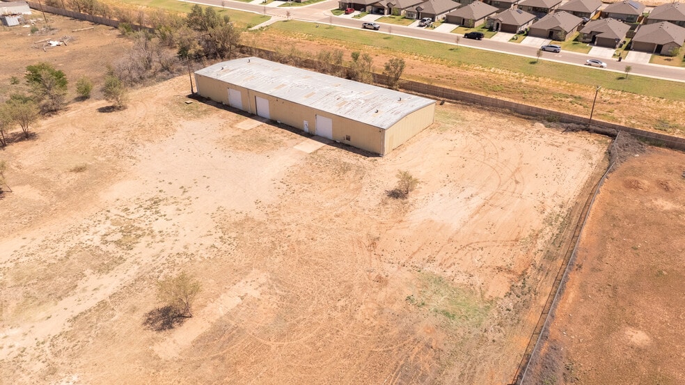 More Photos Of 510 Valencia Ave, Lubbock Warehouse For Sale