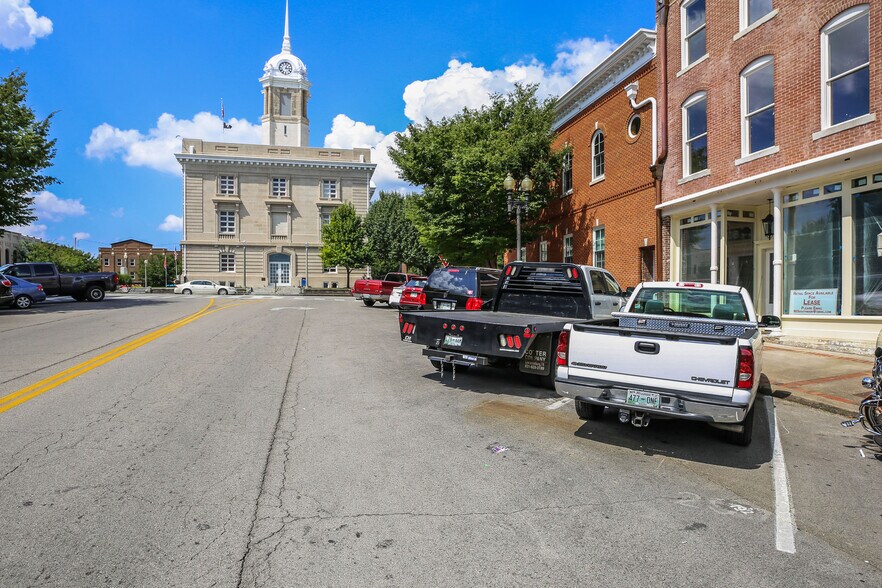More Photos Of 803 S Main St, Columbia Storefront Retail Office For Lease
