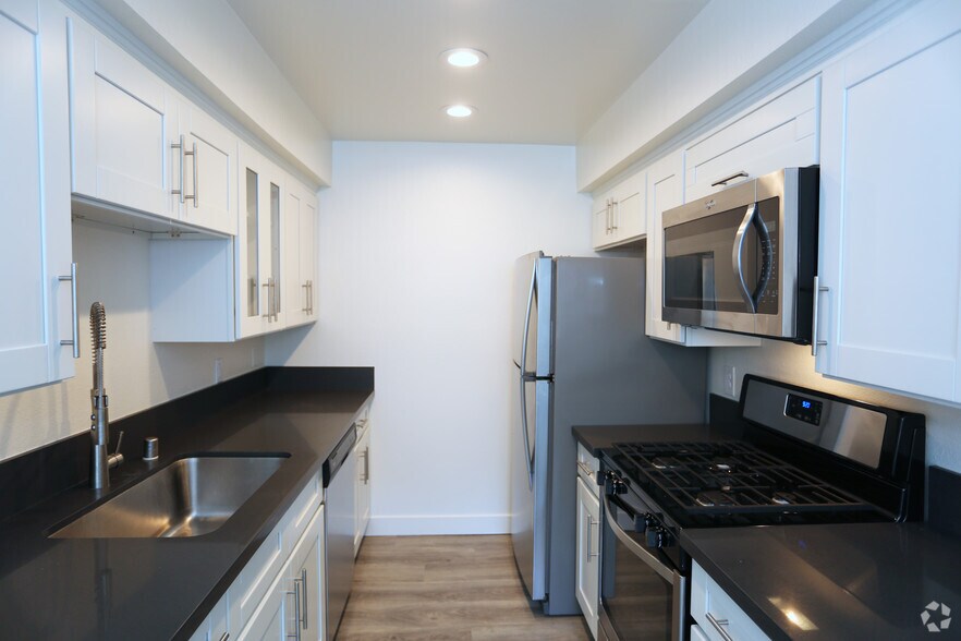 More Photos Of 8815 Cynthia St, West Hollywood Apartments For Sale