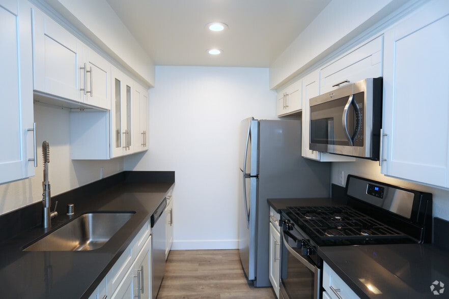 More Photos Of 8815 Cynthia St, West Hollywood Apartments For Sale