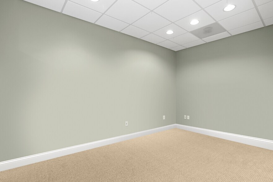 More Photos Of 105 Technology Dr, Trumbull Office Residential For Lease