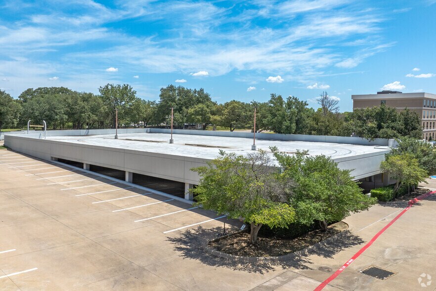 More Photos Of 1720 Lakepointe Dr, Lewisville Light Distribution For Lease