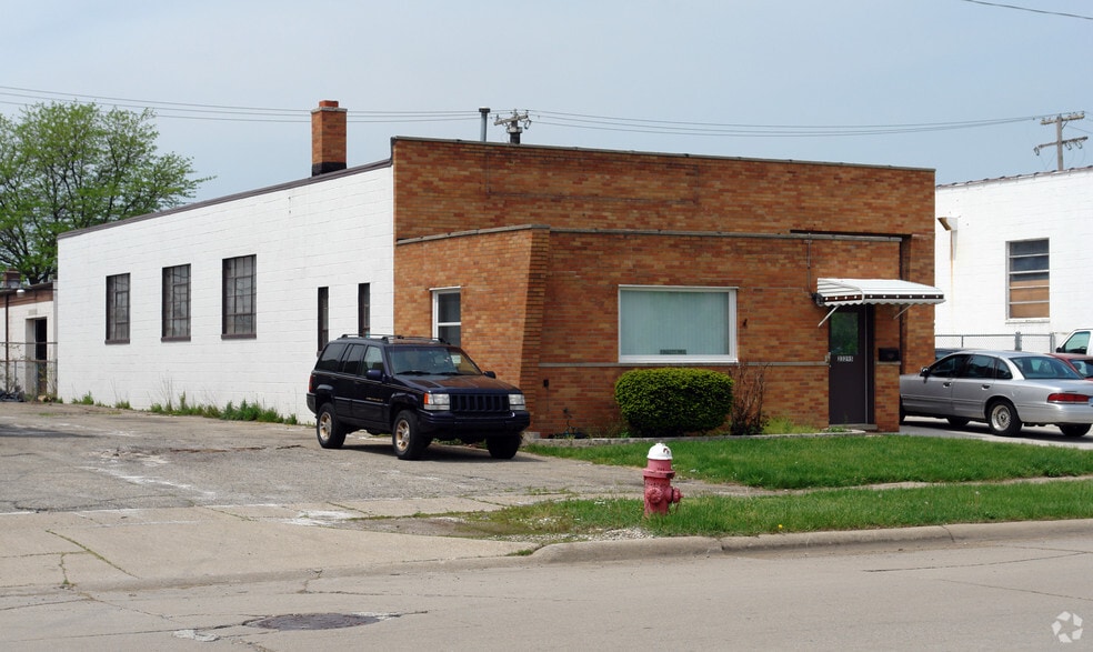 More Photos Of 23295 Blackstone Ave, Warren Manufacturing For Lease