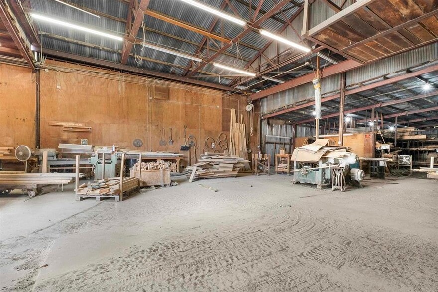 More Photos Of 3571 Winchester Ave, Ashland Freestanding For Sale