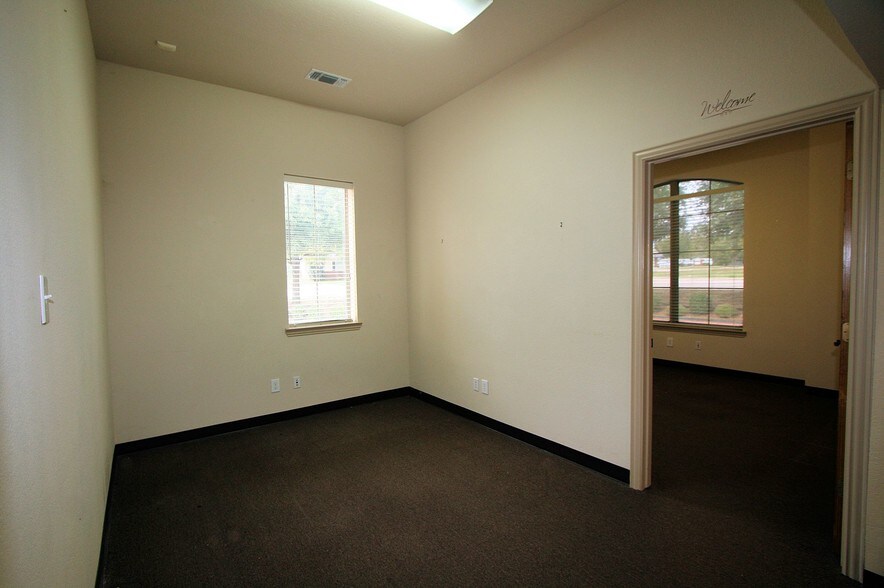 More Photos Of 200 S 14th St, Midlothian Medical For Sale