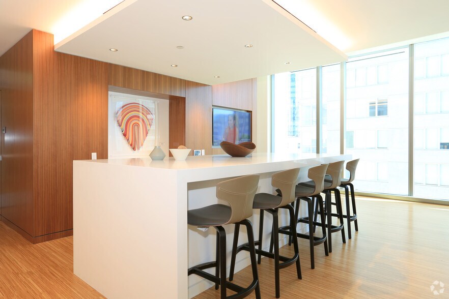 More Photos Of 399 Fremont St, San Francisco Apartments For Lease