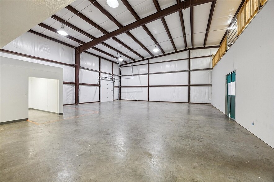 More Photos Of 920 Front St, Columbus Warehouse For Sale