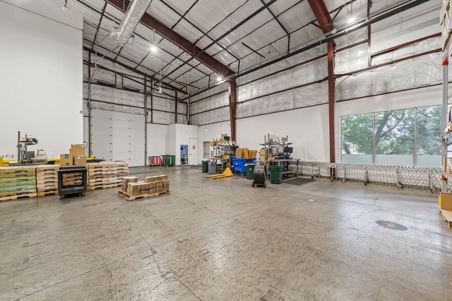 More Photos Of 8816 Cullen Ln, Austin Warehouse For Sale