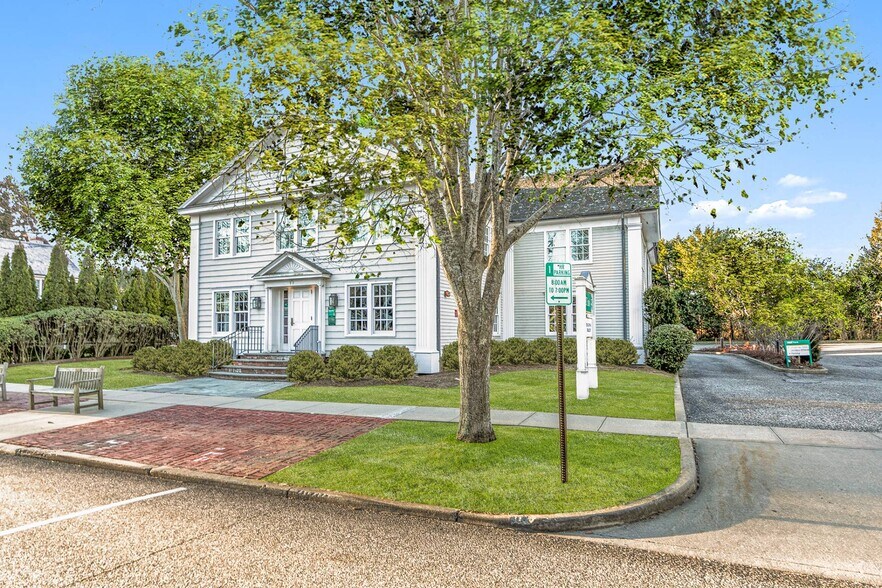 More Photos Of 99 Newtown Ln, East Hampton Office For Lease