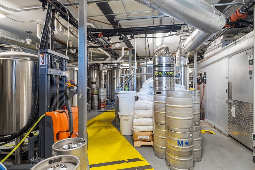 More Photos Of 6811 Hickory St, Tinley Park Bar For Sale